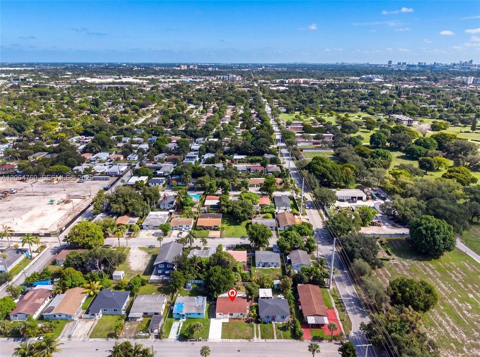 For Sale: $425,000 (3 beds, 1 baths, 900 Square Feet)