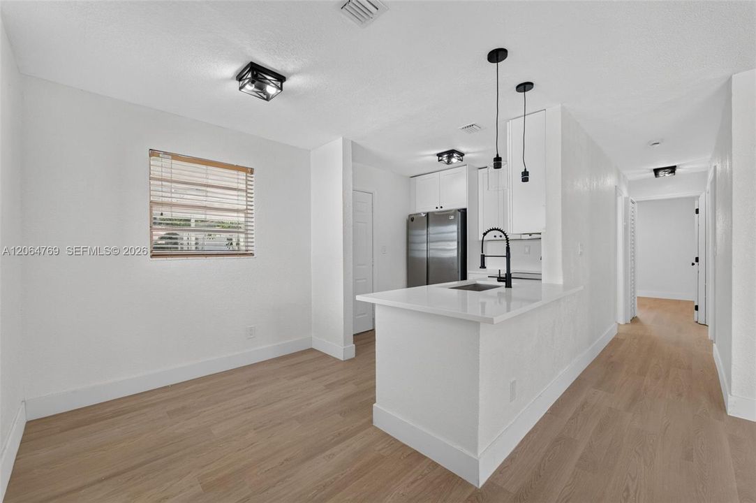 For Sale: $425,000 (3 beds, 1 baths, 900 Square Feet)