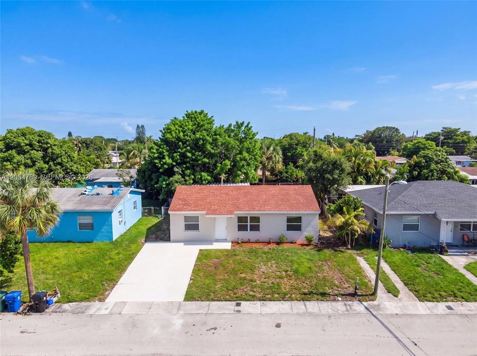 For Sale: $425,000 (3 beds, 1 baths, 900 Square Feet)