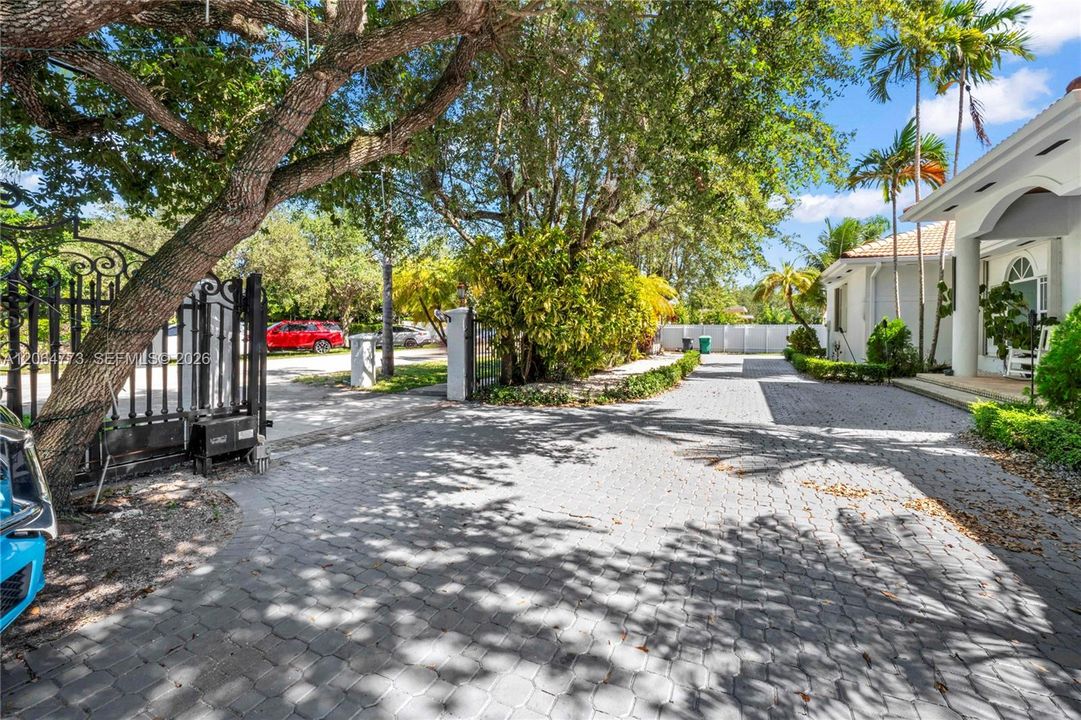 For Sale: $2,530,000 (5 beds, 4 baths, 3483 Square Feet)