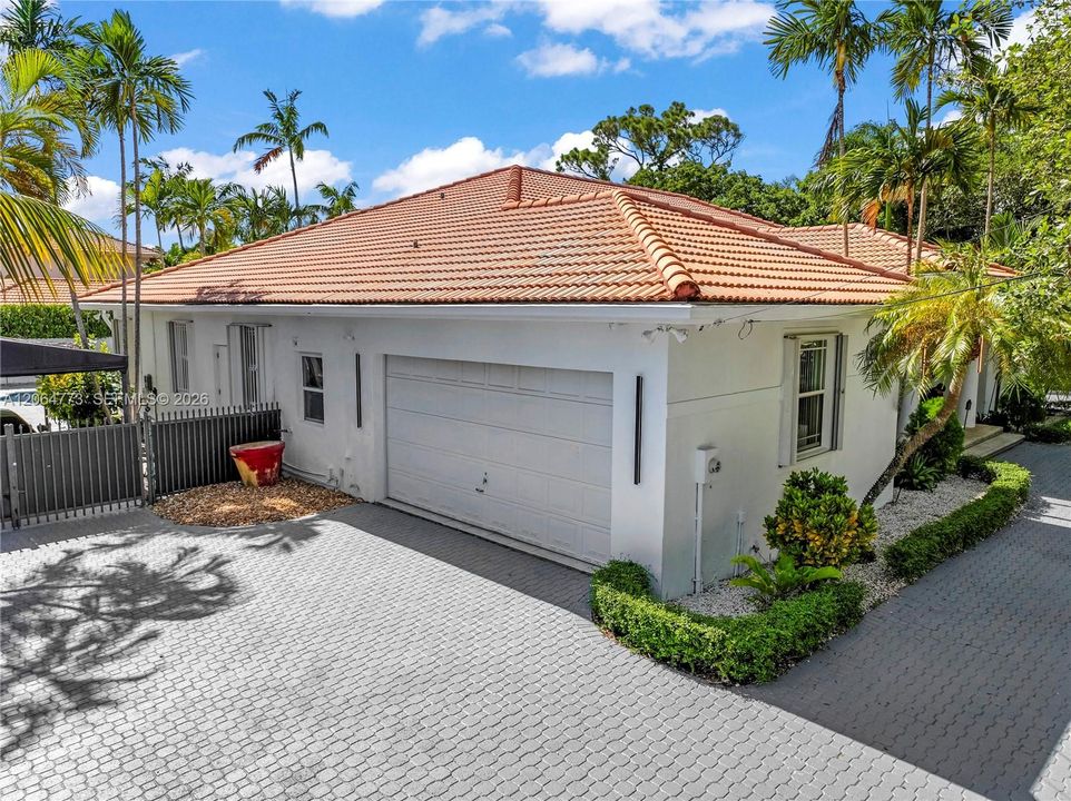 For Sale: $2,530,000 (5 beds, 4 baths, 3483 Square Feet)