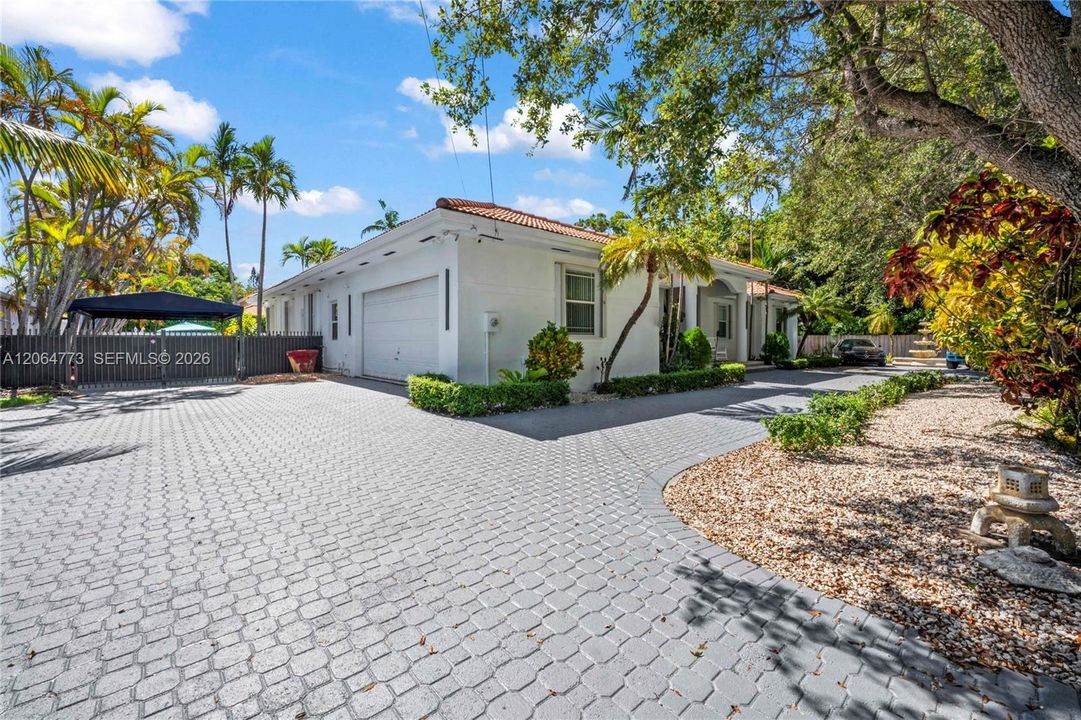 For Sale: $2,530,000 (5 beds, 4 baths, 3483 Square Feet)