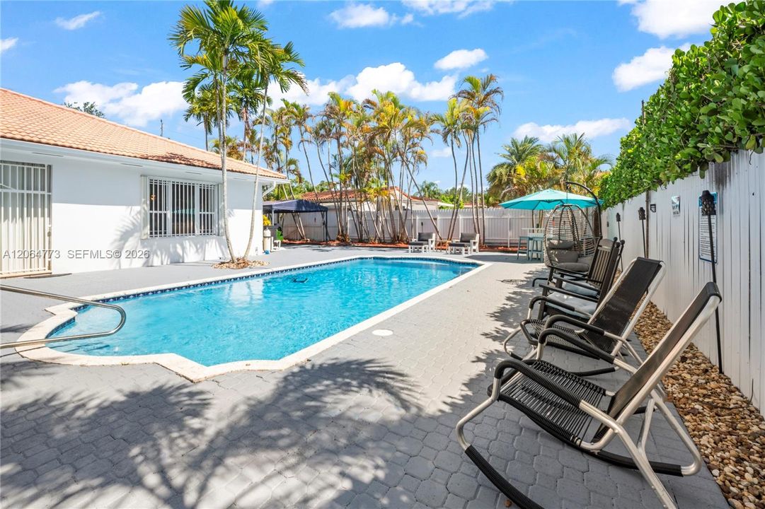 For Sale: $2,530,000 (5 beds, 4 baths, 3483 Square Feet)