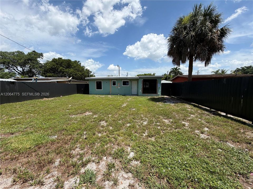 Activo con contrato: $275,000 (3 camas, 1 baños, 963 Pies cuadrados)