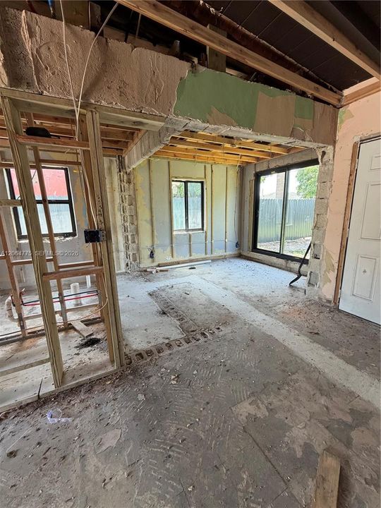 Activo con contrato: $275,000 (3 camas, 1 baños, 963 Pies cuadrados)