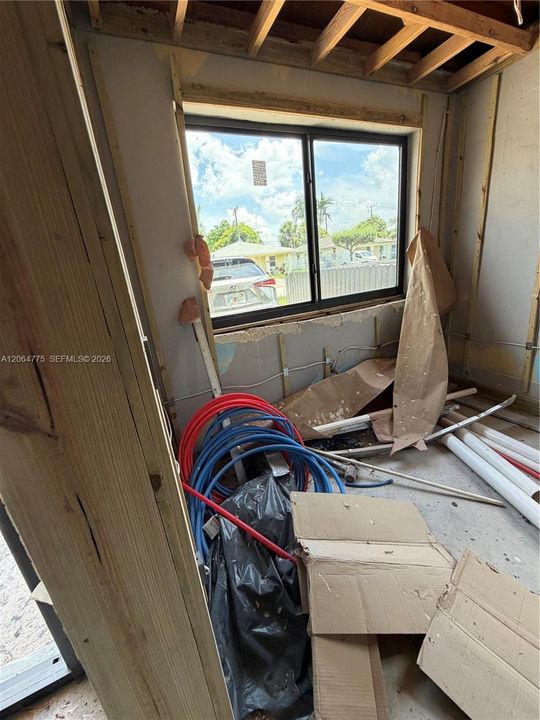 Activo con contrato: $275,000 (3 camas, 1 baños, 963 Pies cuadrados)
