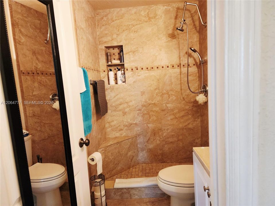 For Sale: $450,000 (3 beds, 2 baths, 1252 Square Feet)