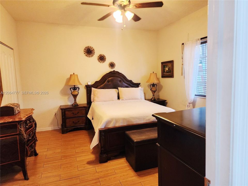 For Sale: $450,000 (3 beds, 2 baths, 1252 Square Feet)