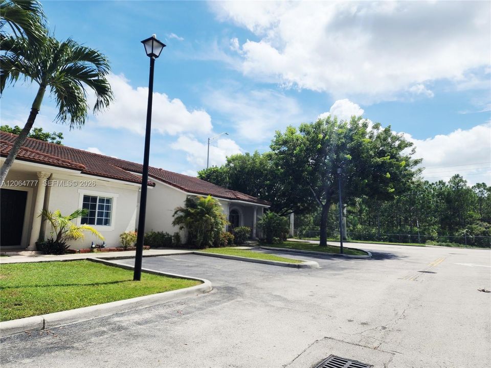 For Sale: $450,000 (3 beds, 2 baths, 1252 Square Feet)