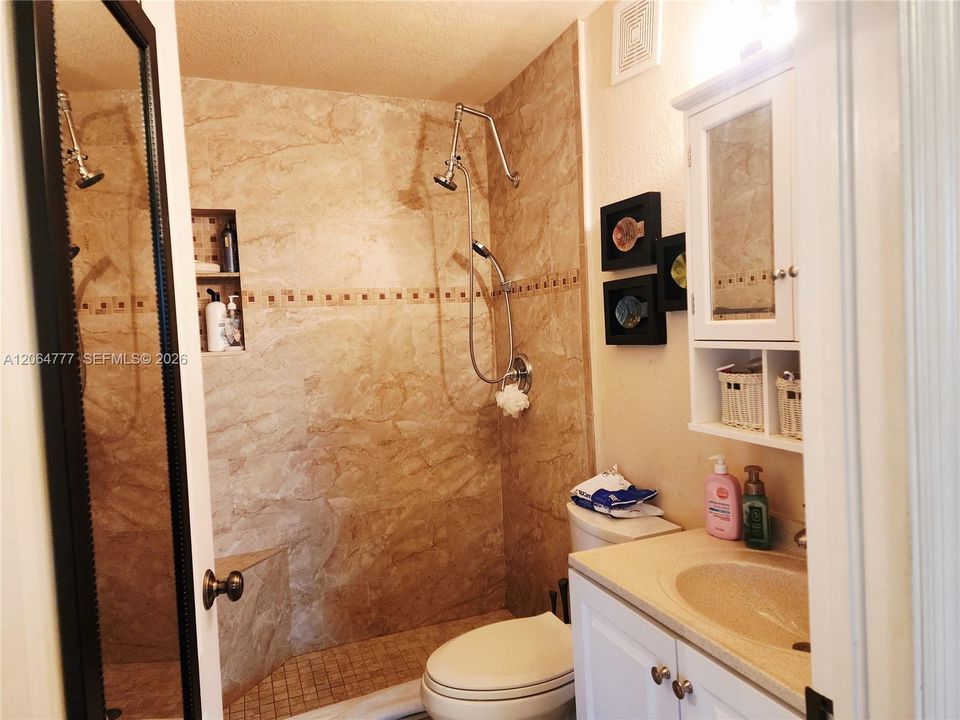 For Sale: $450,000 (3 beds, 2 baths, 1252 Square Feet)