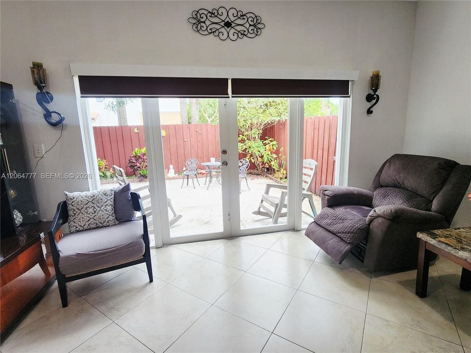 For Sale: $450,000 (3 beds, 2 baths, 1252 Square Feet)