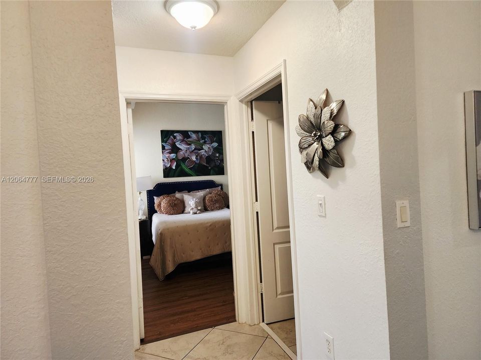 For Sale: $450,000 (3 beds, 2 baths, 1252 Square Feet)