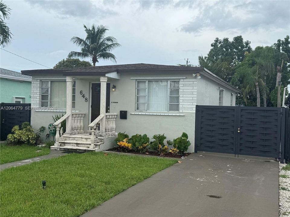 For Sale: $543,700 (3 beds, 1 baths, 1025 Square Feet)