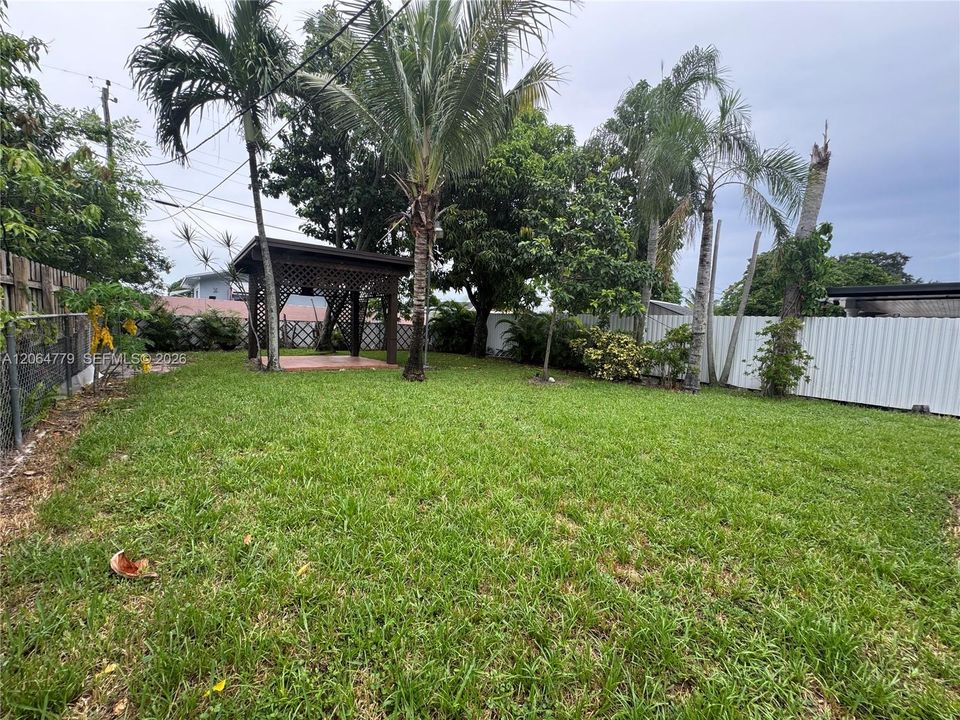 For Sale: $543,700 (3 beds, 1 baths, 1025 Square Feet)