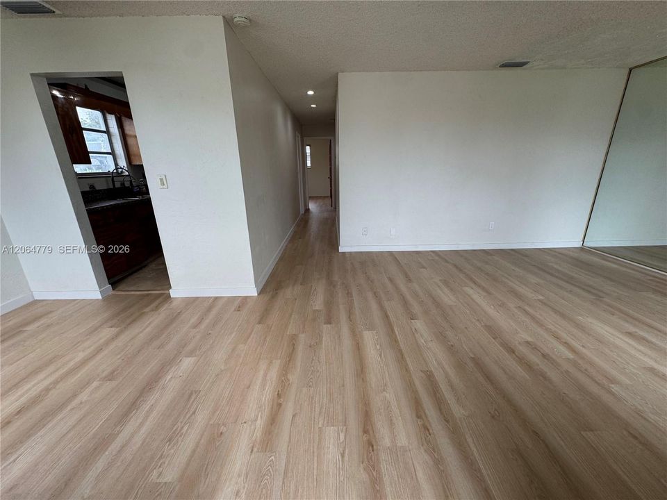 For Sale: $543,700 (3 beds, 1 baths, 1025 Square Feet)
