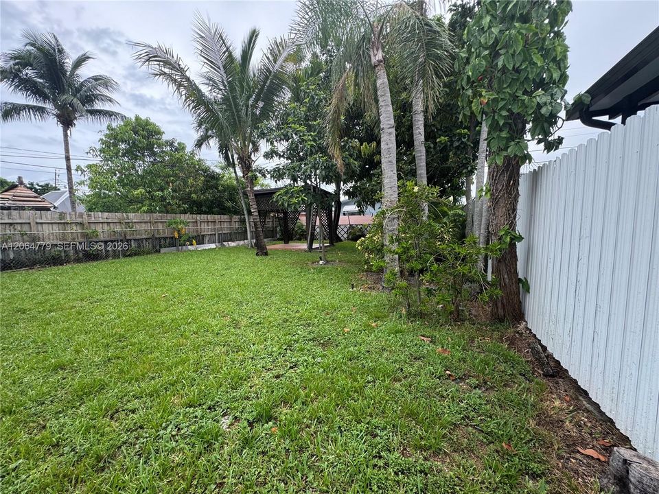For Sale: $543,700 (3 beds, 1 baths, 1025 Square Feet)