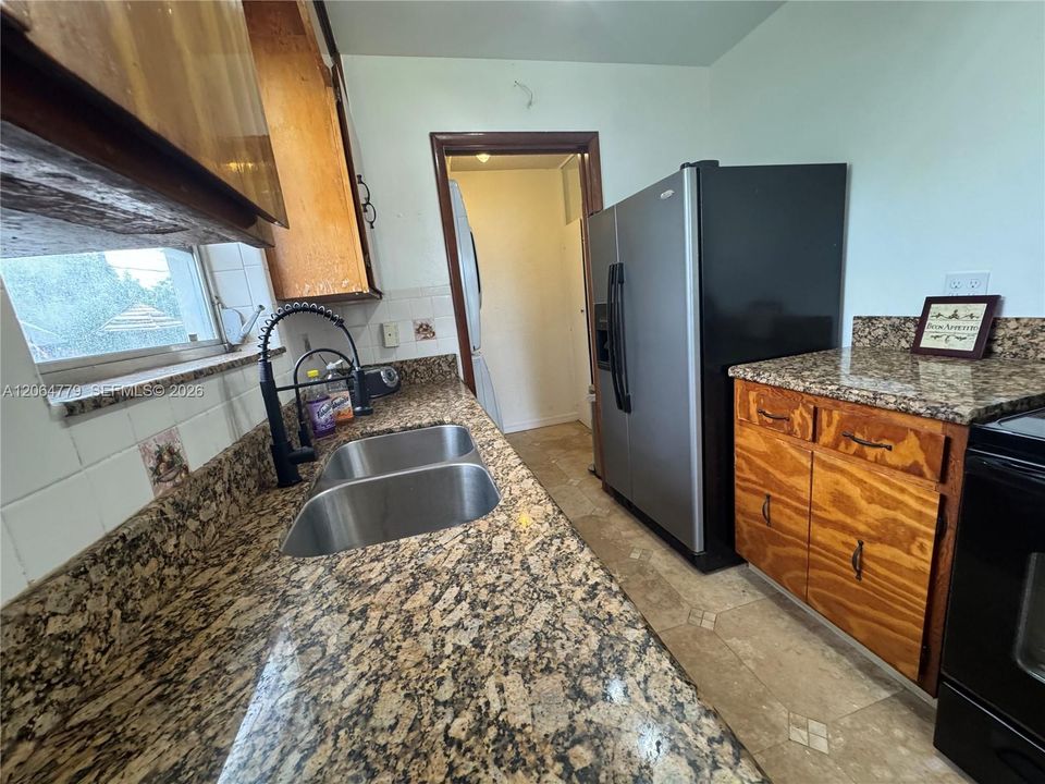 For Sale: $543,700 (3 beds, 1 baths, 1025 Square Feet)