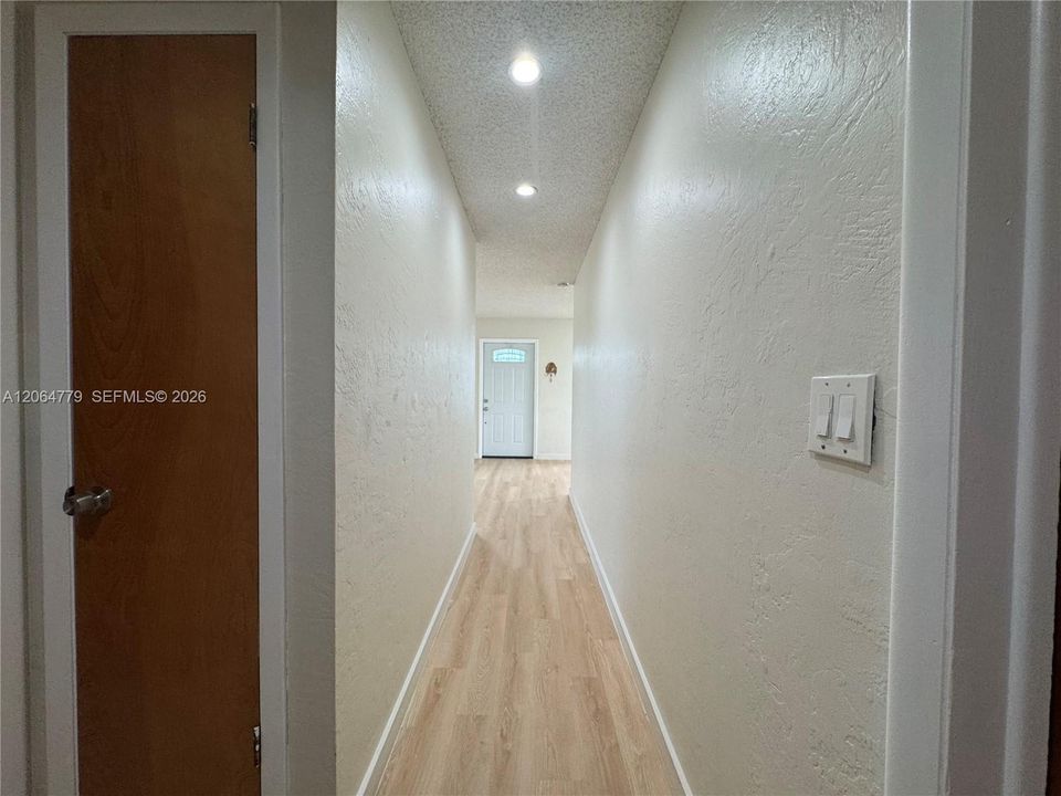 For Sale: $543,700 (3 beds, 1 baths, 1025 Square Feet)