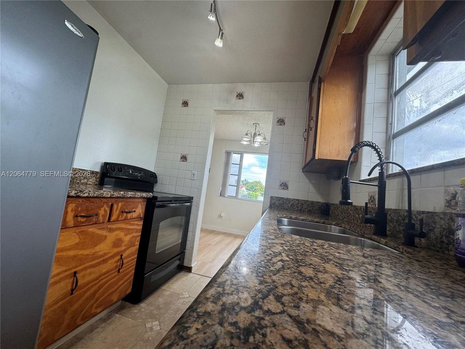 For Sale: $543,700 (3 beds, 1 baths, 1025 Square Feet)