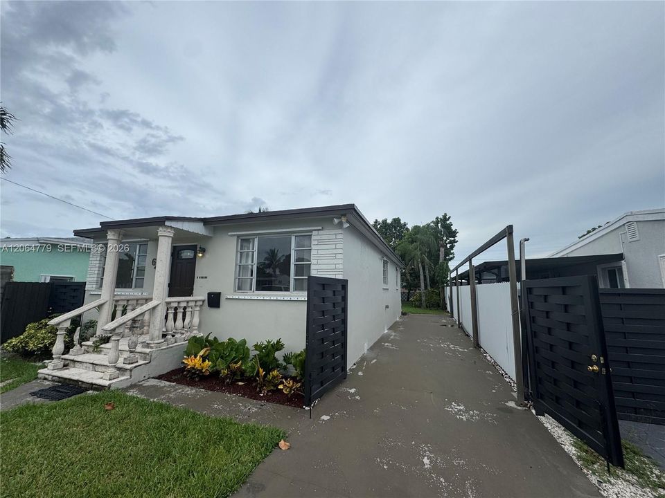 For Sale: $543,700 (3 beds, 1 baths, 1025 Square Feet)