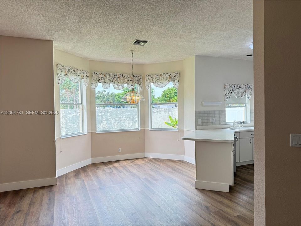 For Rent: $4,500 (5 beds, 3 baths, 3155 Square Feet)