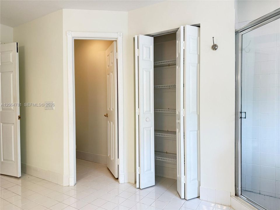 For Rent: $4,500 (5 beds, 3 baths, 3155 Square Feet)