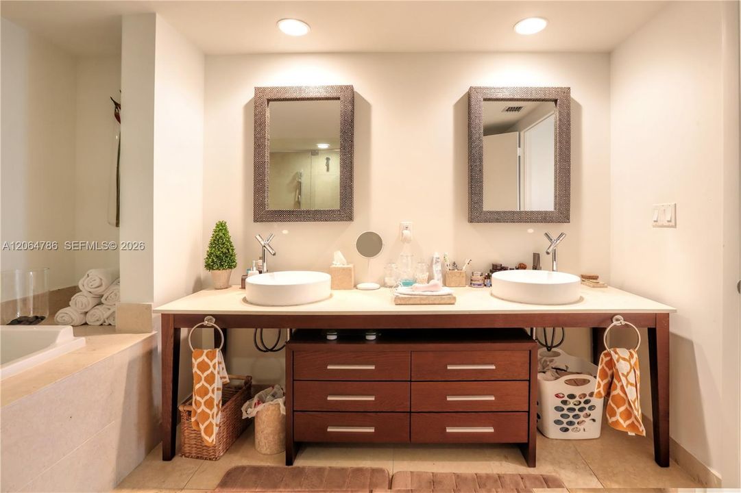 For Sale: $1,149,900 (2 beds, 2 baths, 1518 Square Feet)
