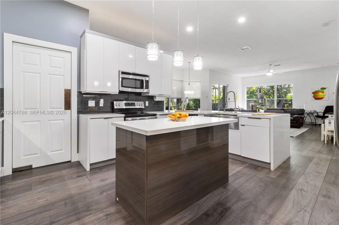 For Rent: $6,599 (4 beds, 3 baths, 2873 Square Feet)