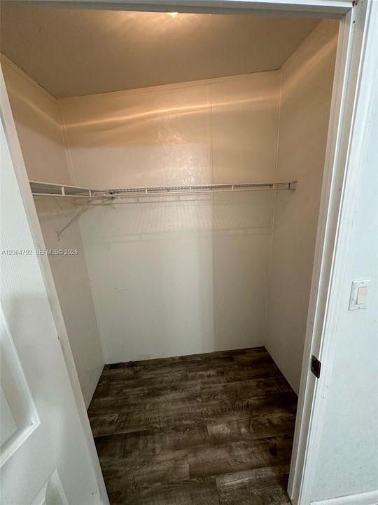 Activo con contrato: $2,300 (3 camas, 2 baños, 1200 Pies cuadrados)