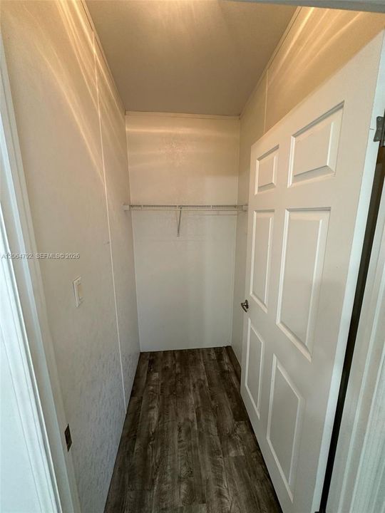 Activo con contrato: $2,300 (3 camas, 2 baños, 1200 Pies cuadrados)