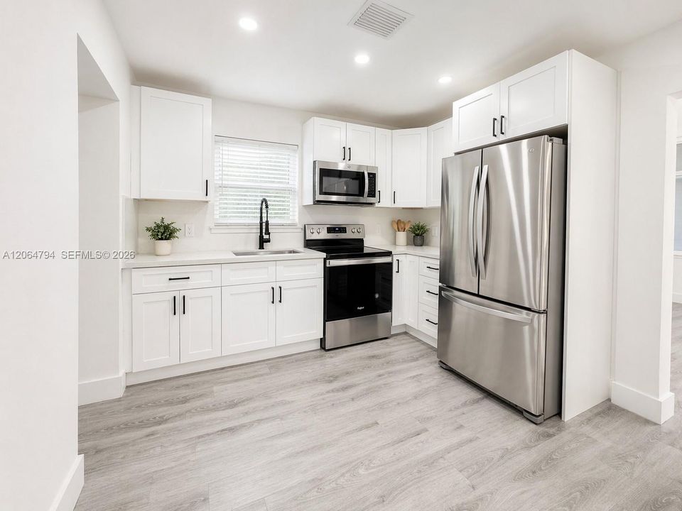 For Sale: $569,000 (3 beds, 2 baths, 1277 Square Feet)