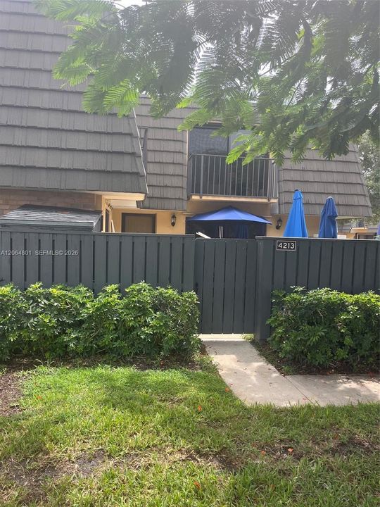En Venta: $299,000 (2 camas, 2 baños, 1236 Pies cuadrados)