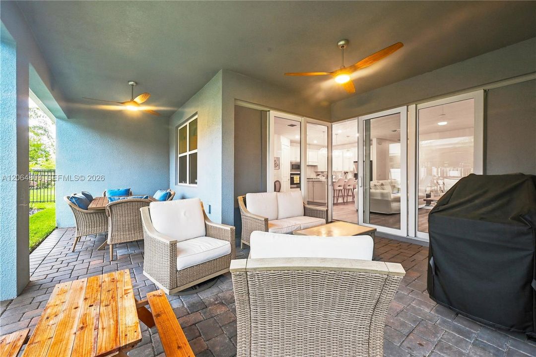 En Venta: $650,000 (4 camas, 2 baños, 2089 Pies cuadrados)