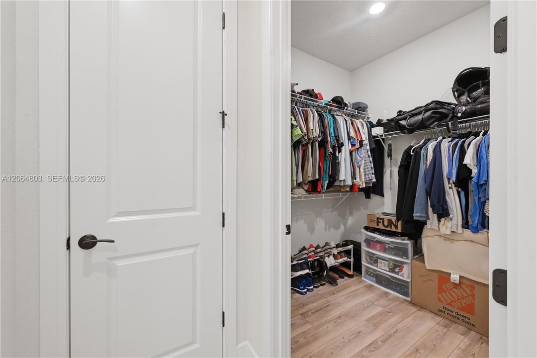 En Venta: $650,000 (4 camas, 2 baños, 2089 Pies cuadrados)