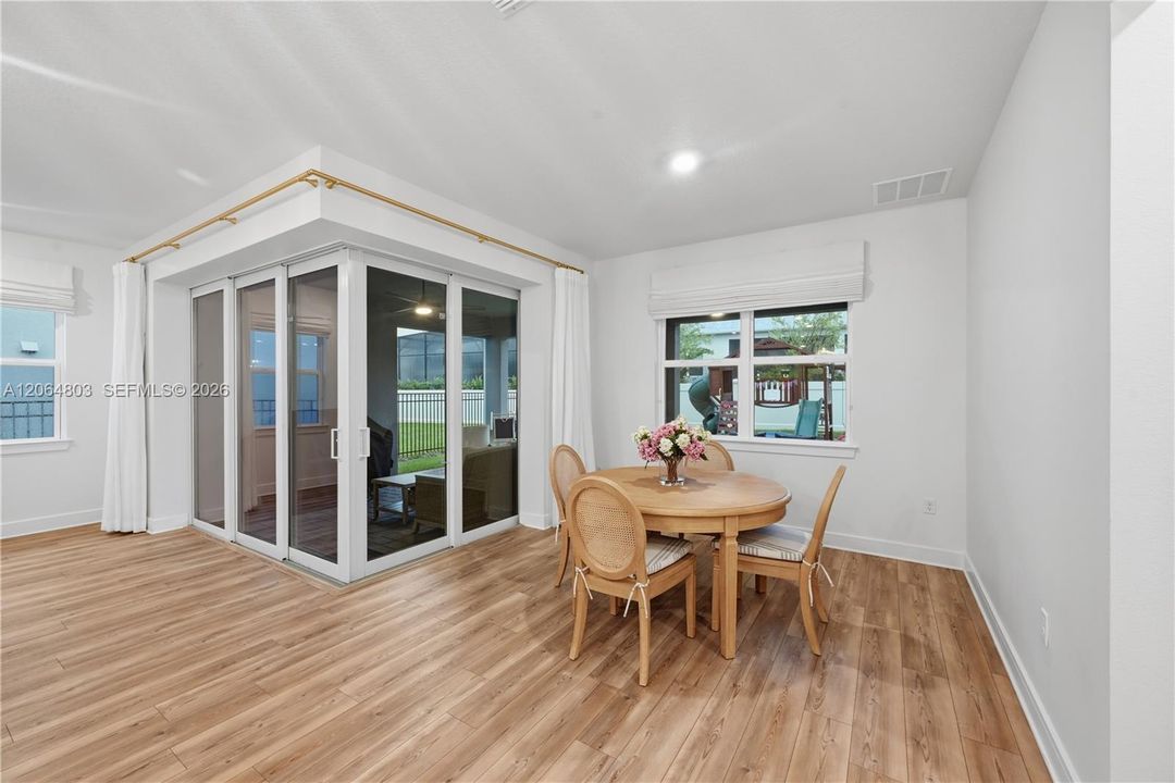 En Venta: $650,000 (4 camas, 2 baños, 2089 Pies cuadrados)