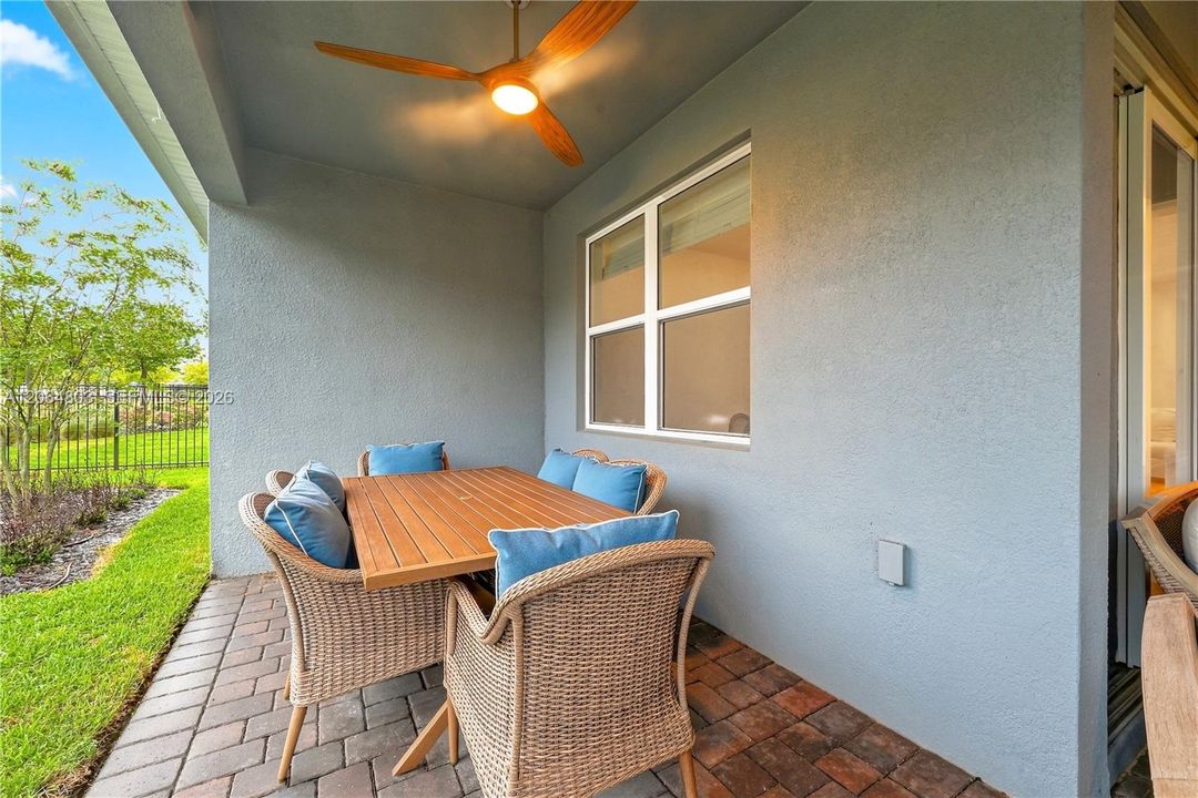 En Venta: $650,000 (4 camas, 2 baños, 2089 Pies cuadrados)