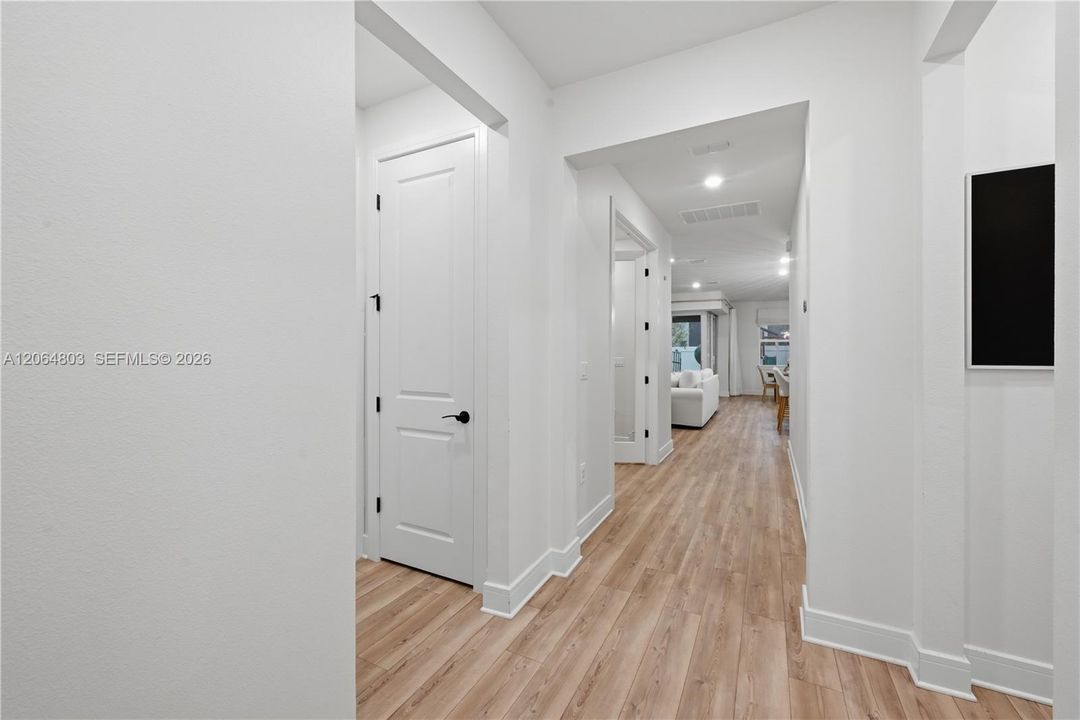 En Venta: $650,000 (4 camas, 2 baños, 2089 Pies cuadrados)