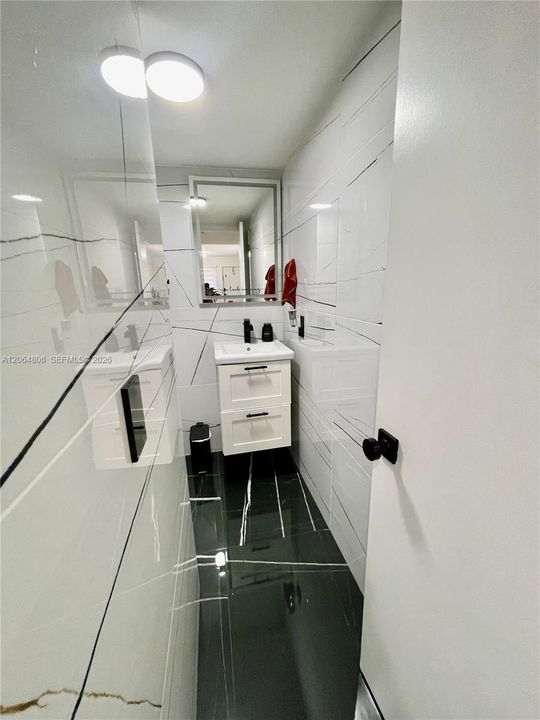 Под контрактом: $460,000 (2 спален, 2 ванн, 1592 Квадратных фут)