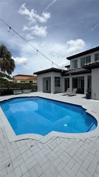 For Sale: $1,399,000 (6 beds, 4 baths, 3810 Square Feet)