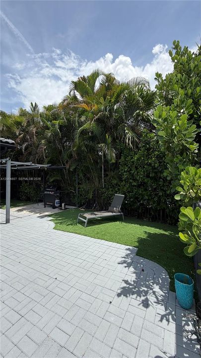 For Sale: $1,399,000 (6 beds, 4 baths, 3810 Square Feet)