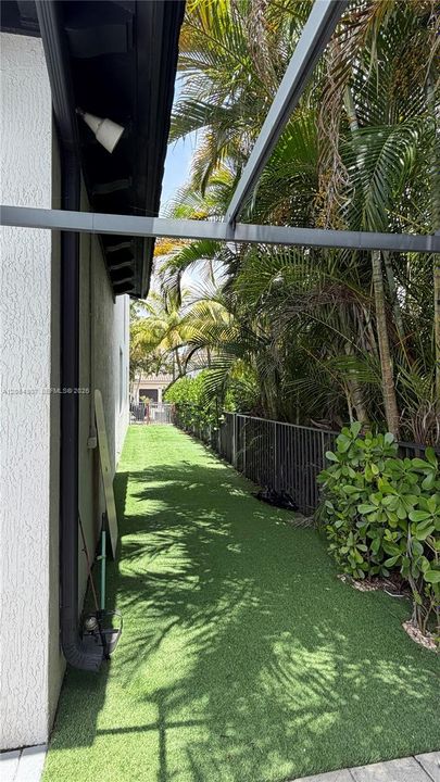 For Sale: $1,399,000 (6 beds, 4 baths, 3810 Square Feet)