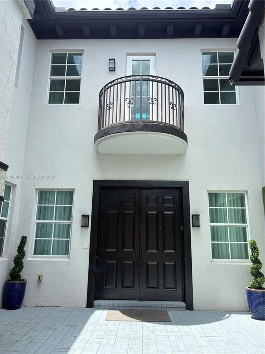 For Sale: $1,399,000 (6 beds, 4 baths, 3810 Square Feet)