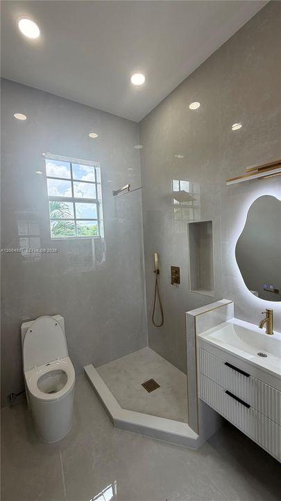 For Sale: $1,399,000 (6 beds, 4 baths, 3810 Square Feet)