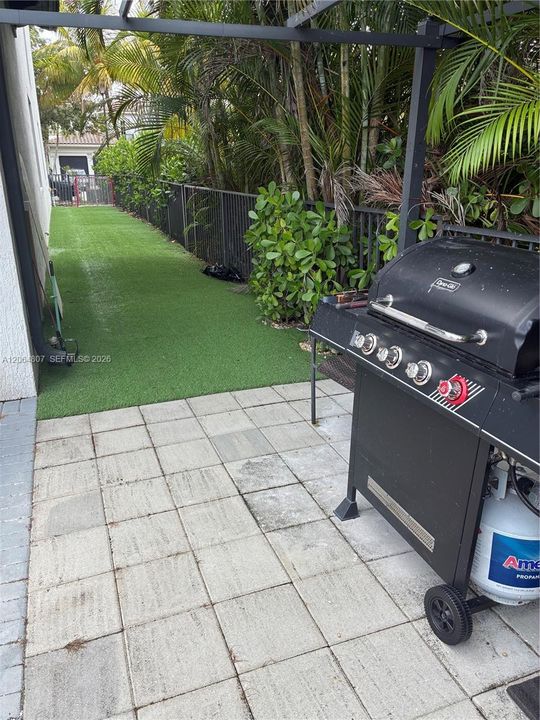 For Sale: $1,399,000 (6 beds, 4 baths, 3810 Square Feet)