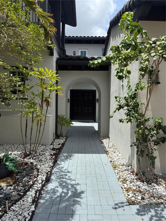 For Sale: $1,399,000 (6 beds, 4 baths, 3810 Square Feet)