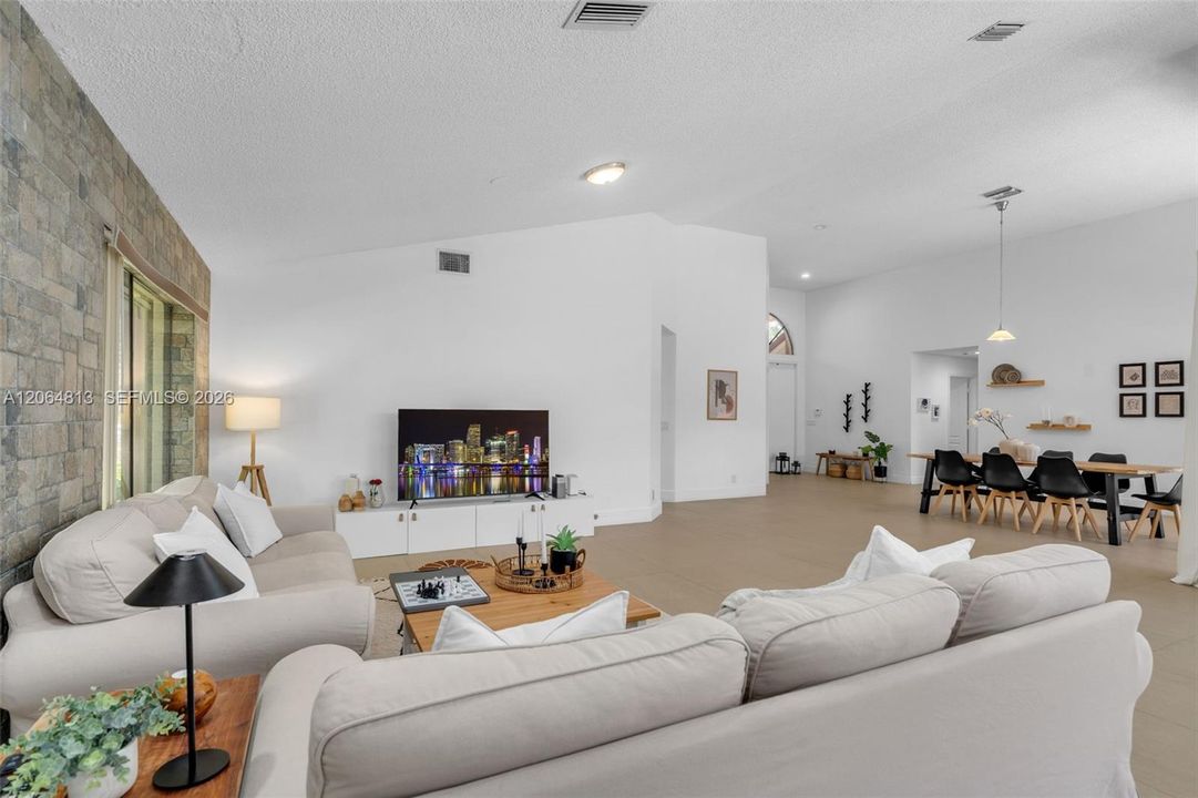For Sale: $1,150,000 (5 beds, 3 baths, 2822 Square Feet)