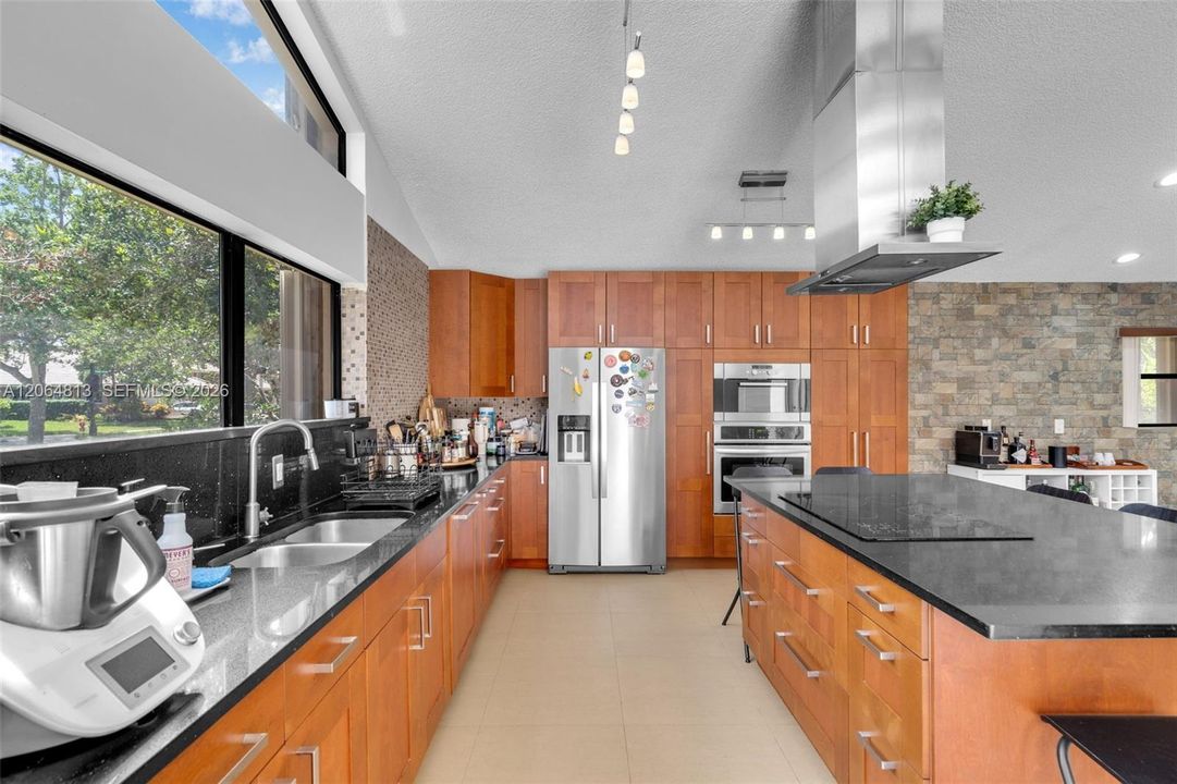 For Sale: $1,150,000 (5 beds, 3 baths, 2822 Square Feet)