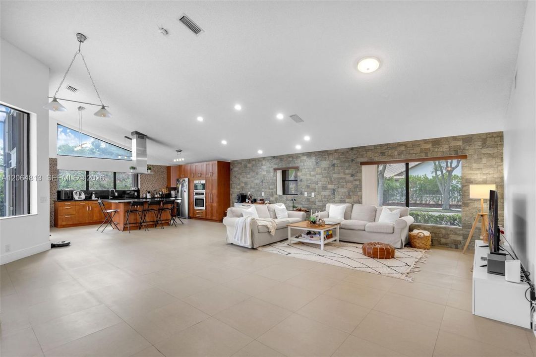 For Sale: $1,150,000 (5 beds, 3 baths, 2822 Square Feet)