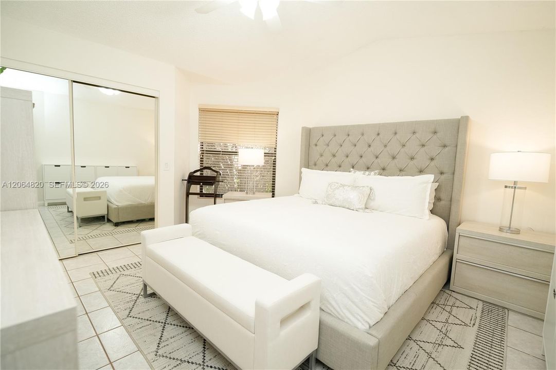For Sale: $405,000 (2 beds, 2 baths, 885 Square Feet)