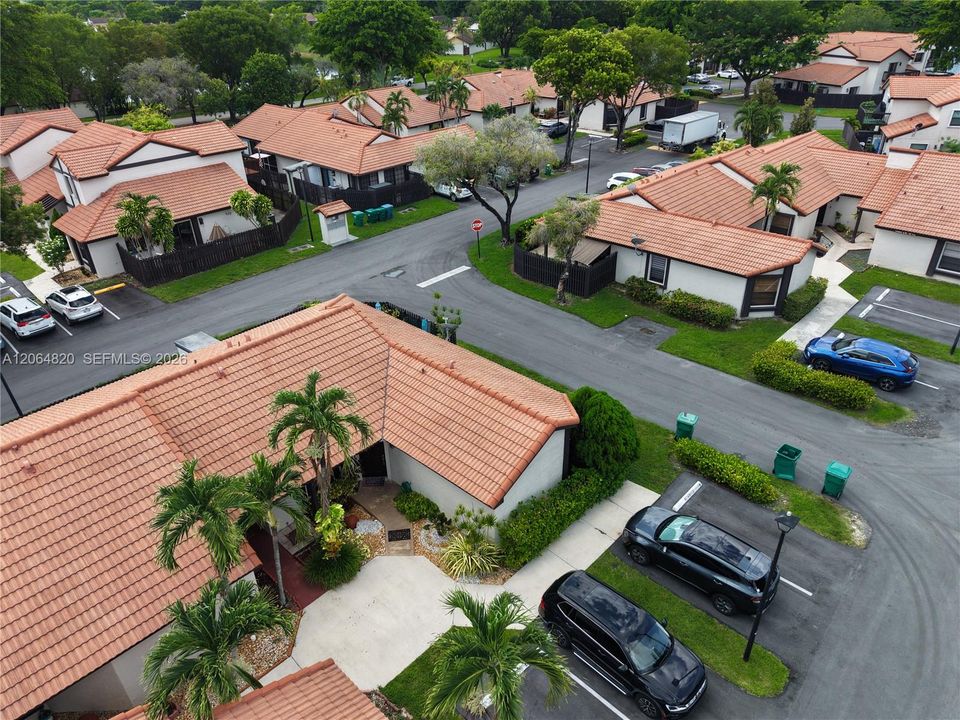 For Sale: $405,000 (2 beds, 2 baths, 885 Square Feet)